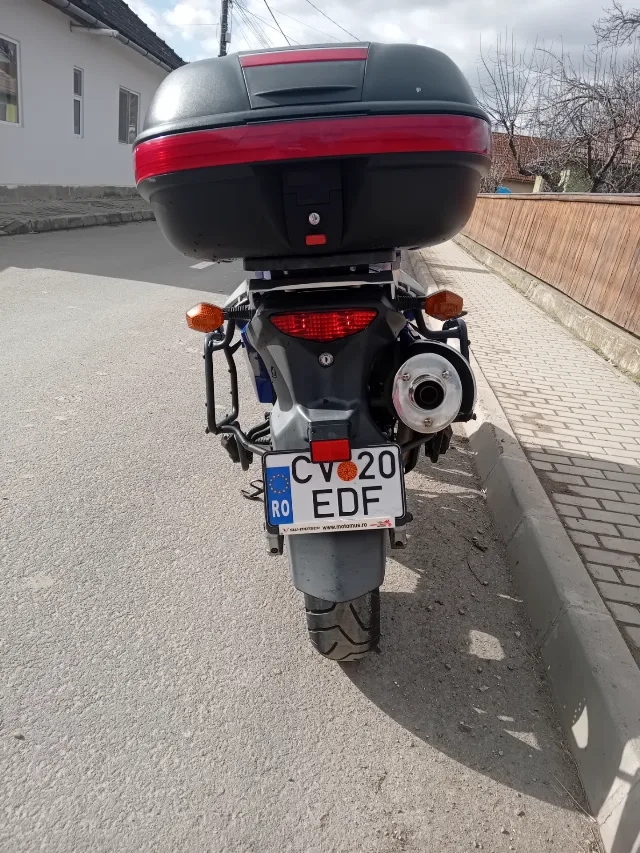 Suzuki V Strom DL 650 – fotografia 4 din 6