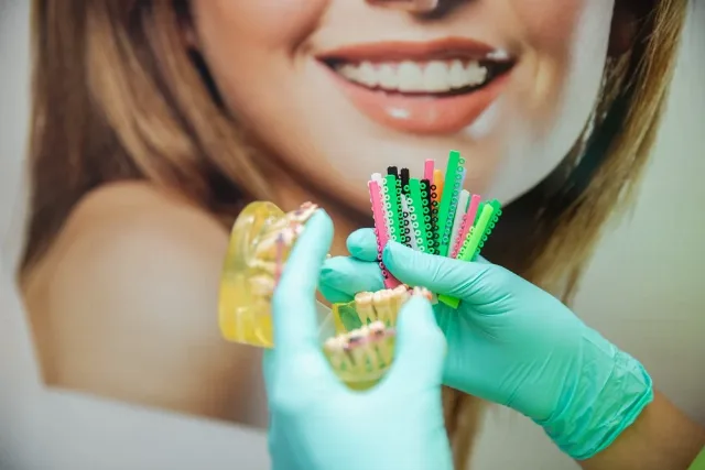 Servicii stomatologice complete - aparat dentar, implanturi, albire dentară București – fotografia 5 din 5