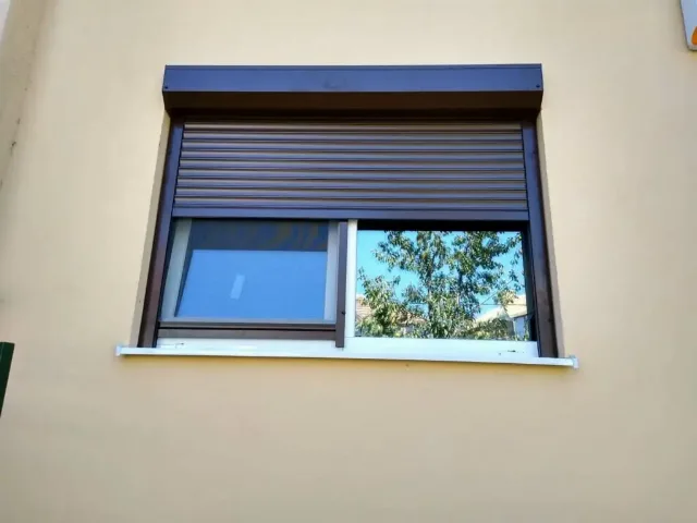 Rulouri exterioare pe comandă – fotografia 4 din 5