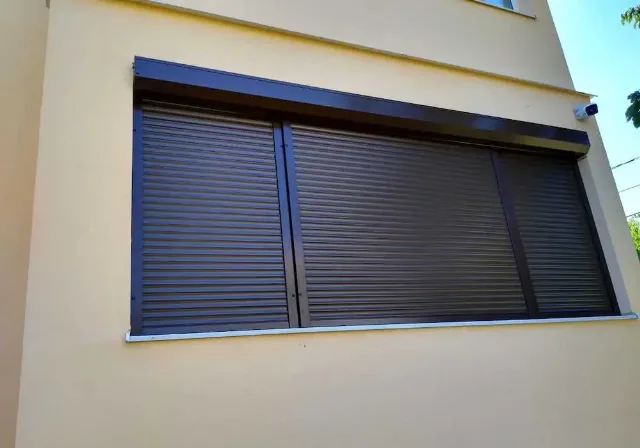 Rulouri exterioare pe comandă – fotografia 1 din 5