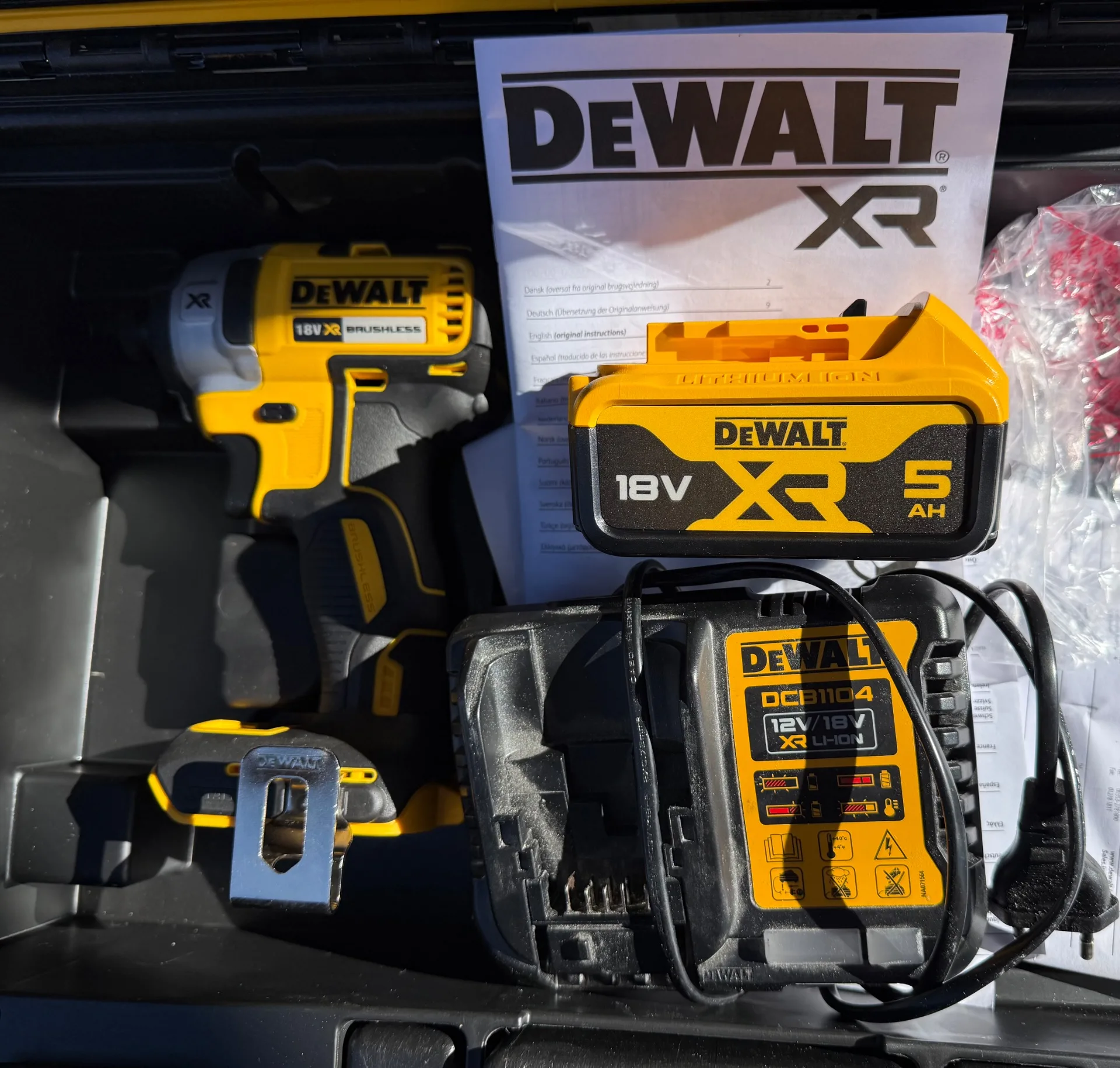 Bormaşină cu impact DEWALT XR – Pucioasa, Dâmbovița