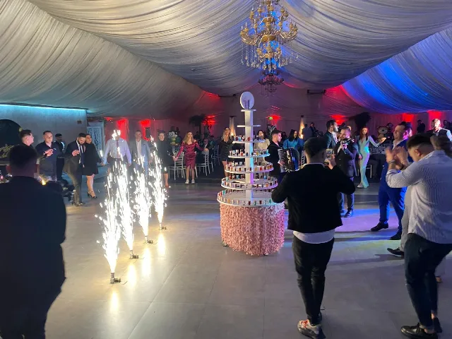 Servicii Evenimente Nuntă – Fum Greu, Cabină Foto, Artificii Interior, Bar Cocktail – fotografia 5 din 8