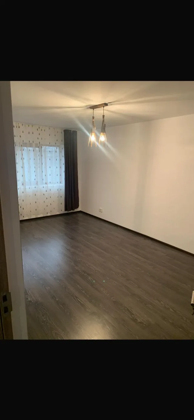 Vand apartament decomandat 54mp recent renovat – fotografia 1 din 4