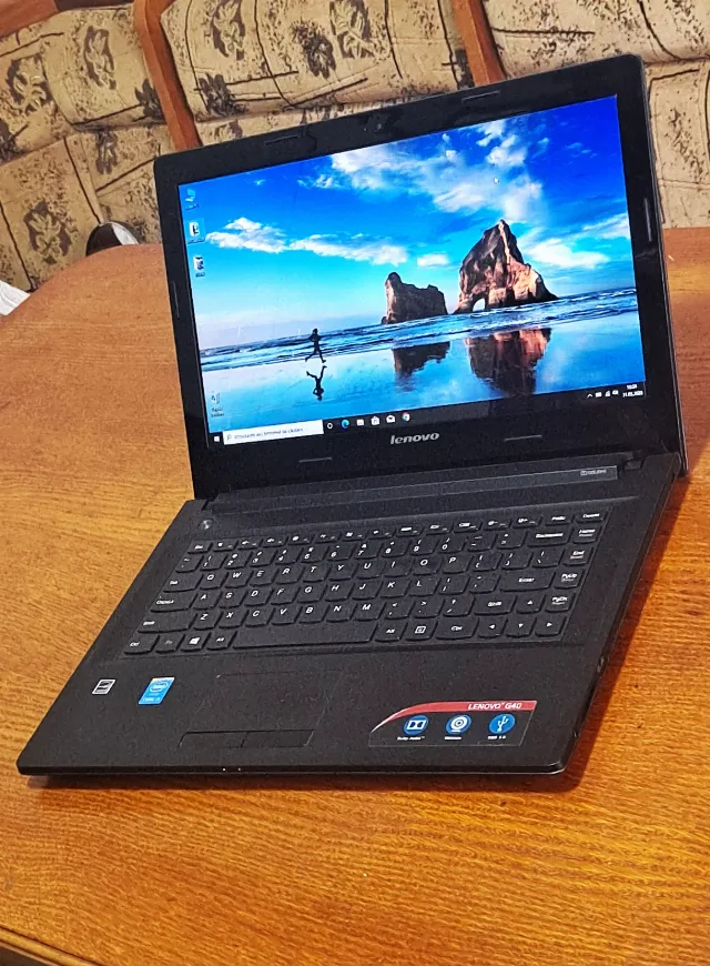 Vand laptop Lenovo--Intel i3-5005U--SSD 120 GB--8GB RAM--Baterie 5 ore – fotografia 1 din 7