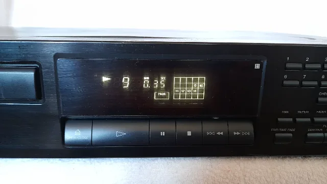Sony CDP-311 CD Player – fotografia 3 din 6
