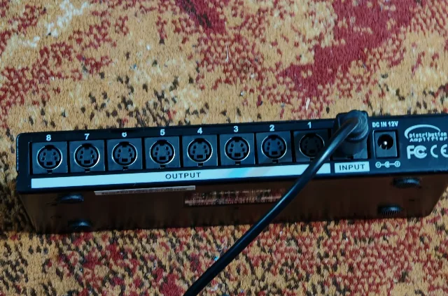 Amplificator de distribuție S-Video 1x8 (doar S-Video) – fotografia 3 din 4