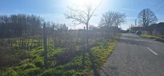 Vând teren intravilan – fotografia 1 din 3