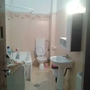 Vand apartament 3+1 camere,decomandat ,bloc din 2013 – fotografia 7 din 8