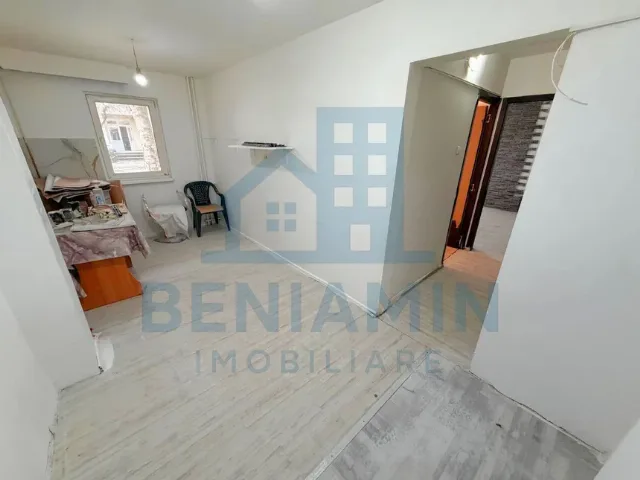 Apartament 4 camere – fotografia 3 din 8