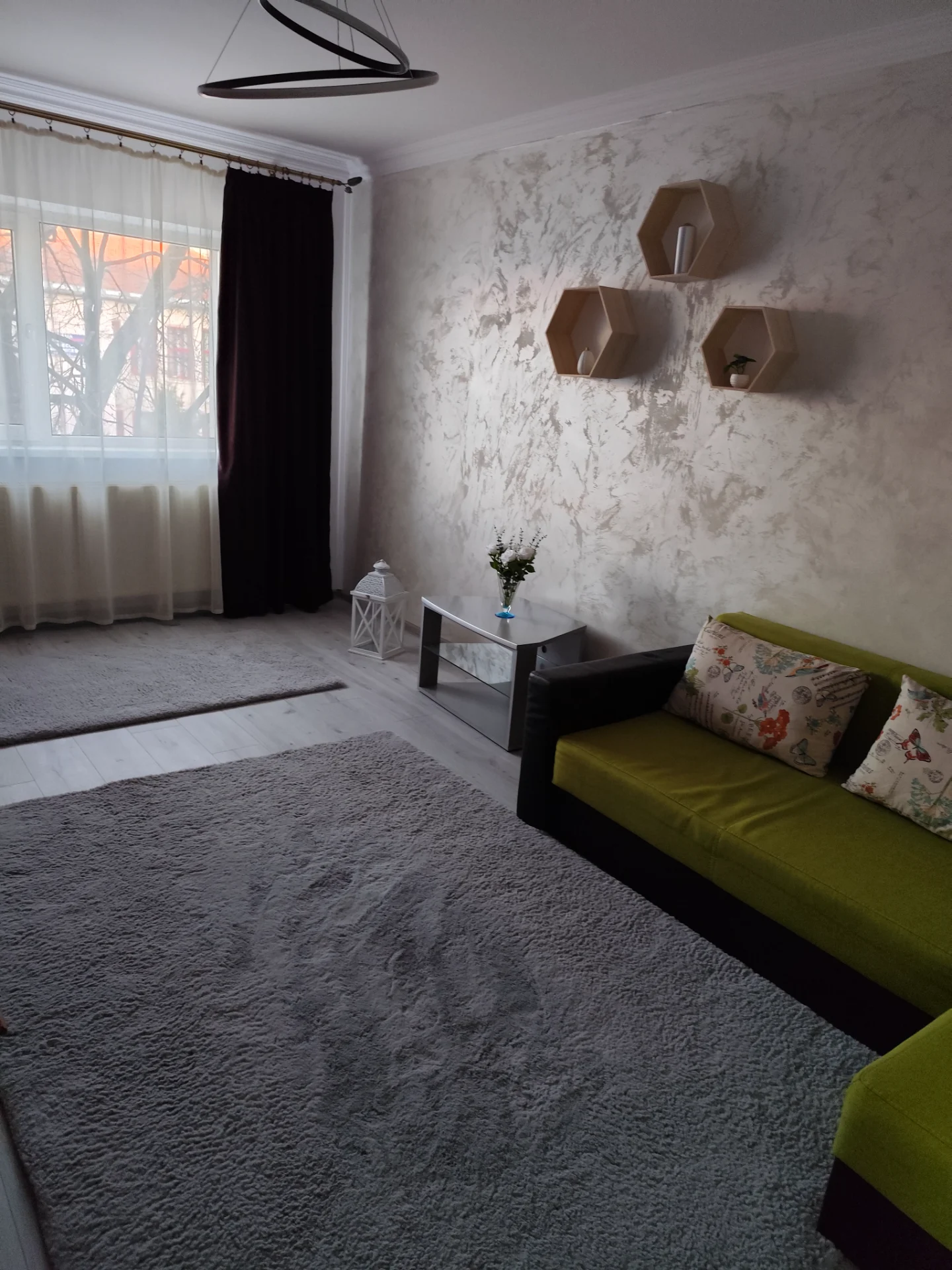 Închiriez apartament – fotografia 1 din 6