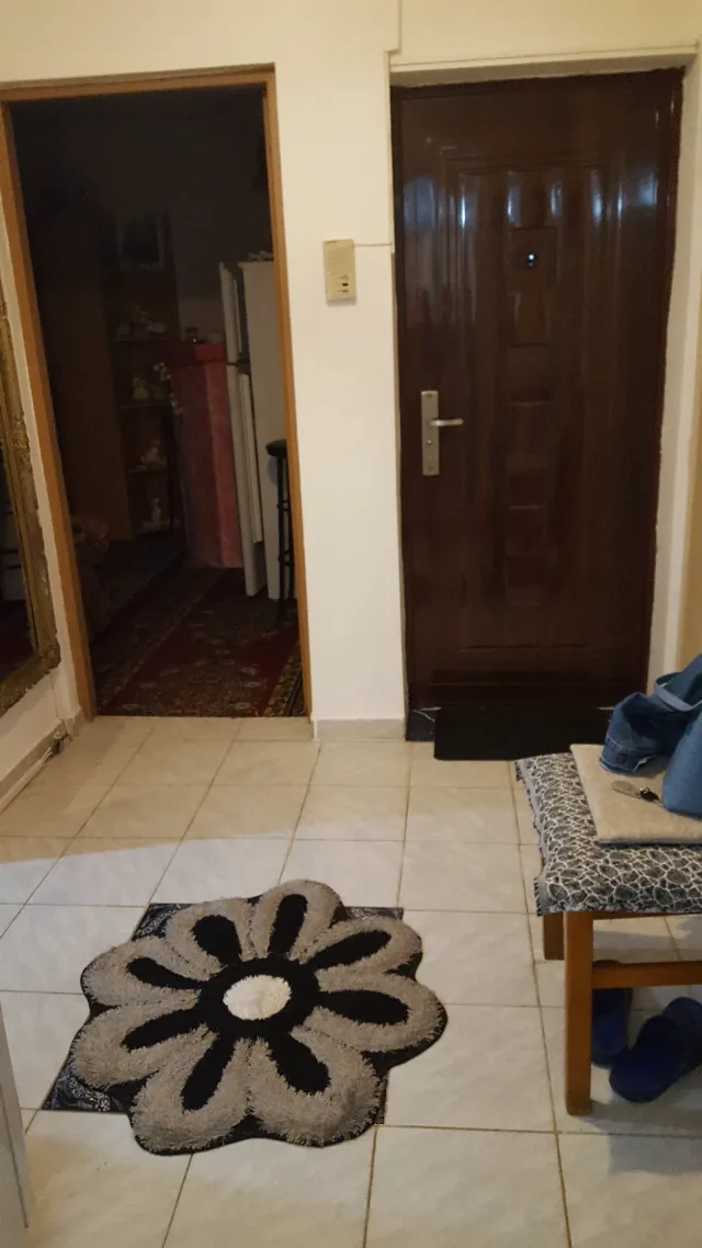 Vand apartament 3 camere cf.1 decomandat  Rahova-Sebastian str.Tutunari – fotografia 2 din 8