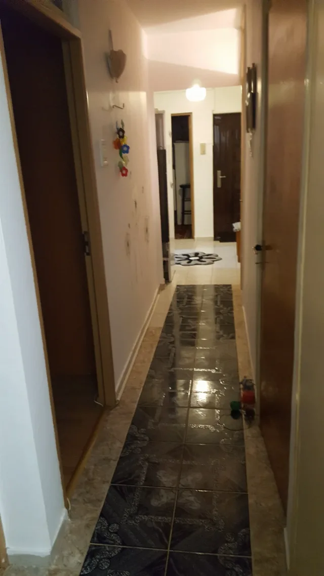 Vand apartament 3 camere cf.1 decomandat  Rahova-Sebastian str.Tutunari – fotografia 3 din 8