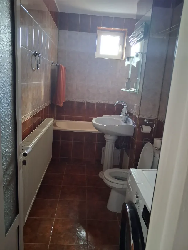 Inchiriez apartament 3 camere complet utilat zona ultracentrala – fotografia 5 din 8