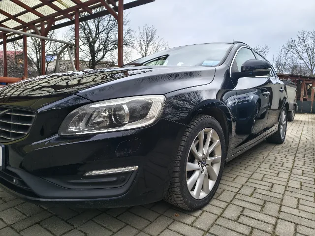 Volvo V60, D4, Momentum – fotografia 2 din 8