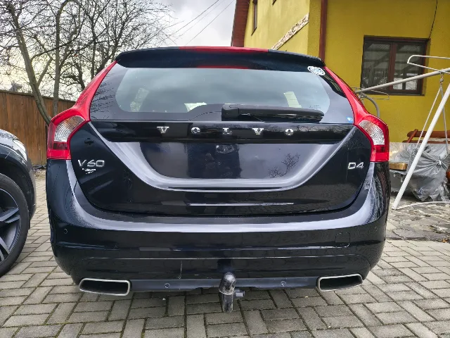 Volvo V60, D4, Momentum – fotografia 5 din 8