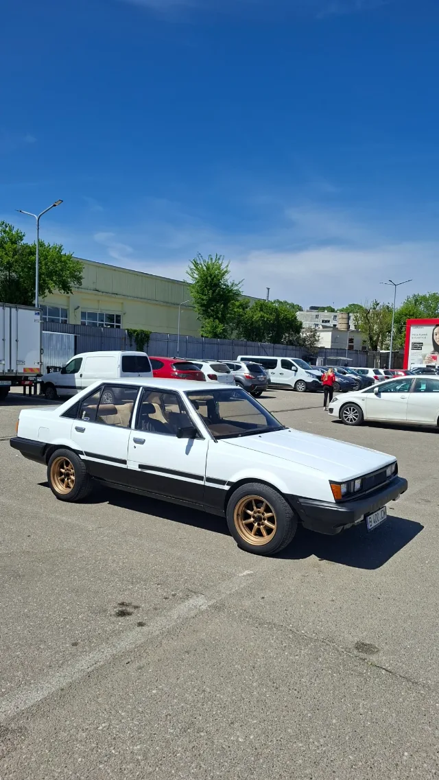 Toyota Carina – fotografia 1 din 8