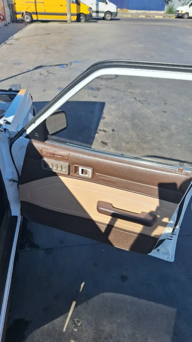 Toyota Carina – fotografia 8 din 8
