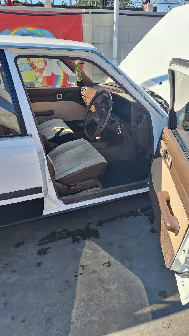 Toyota Carina – fotografia 5 din 8