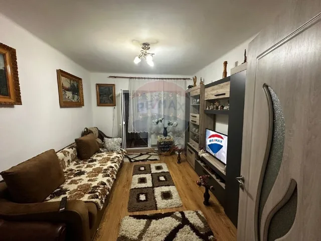 Vind apartament urgent – fotografia 2 din 4