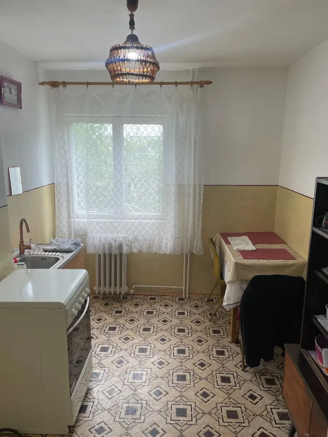 Apartament spațios locație excelentă – fotografia 2 din 8