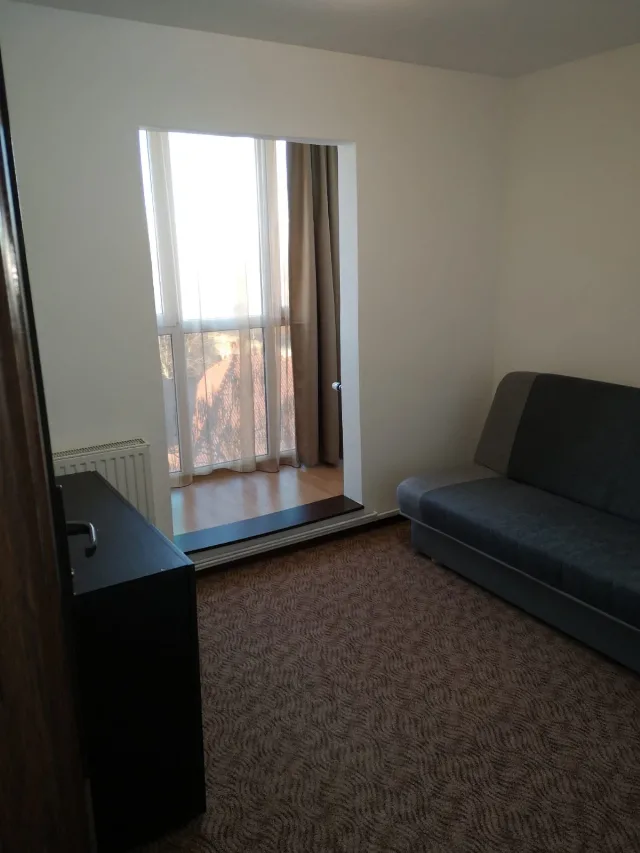 Vând apartament  4 camere – fotografia 4 din 7