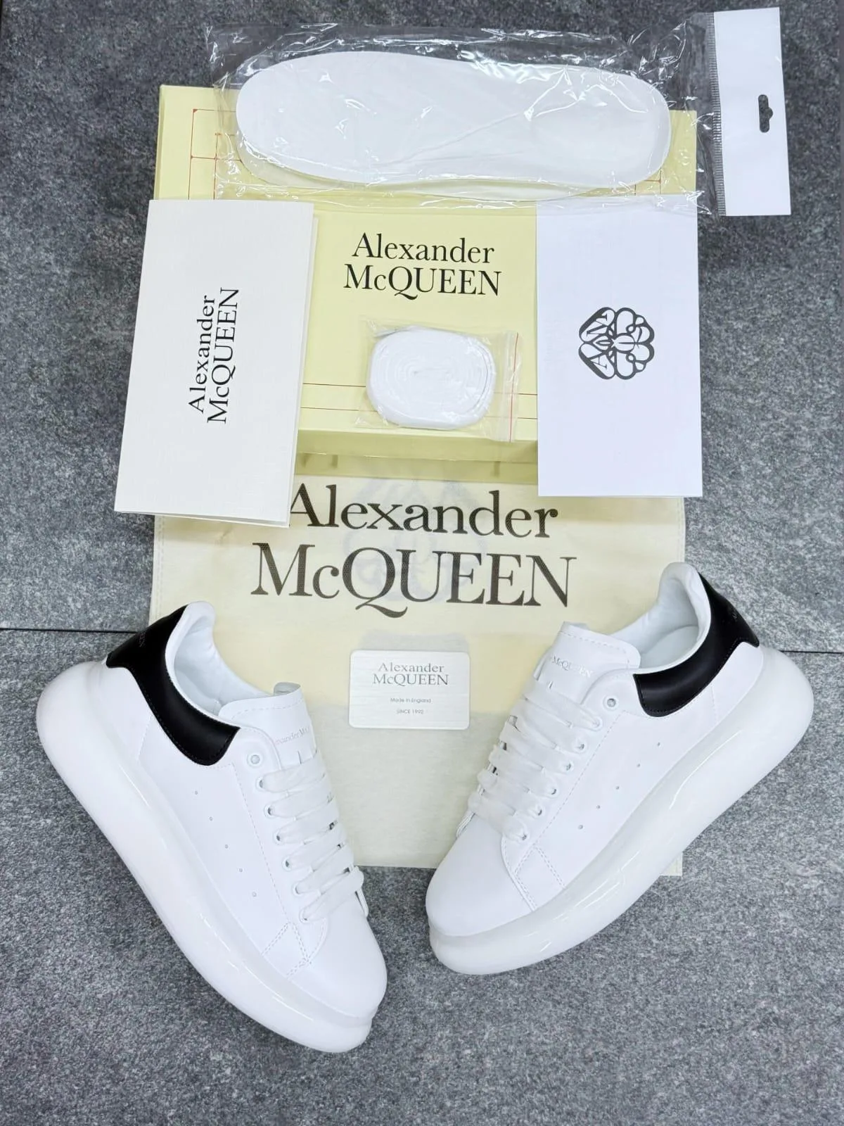 Alexander Mcqueen – Alb cu talpa din perna de aer – fotografia 1 din 1
