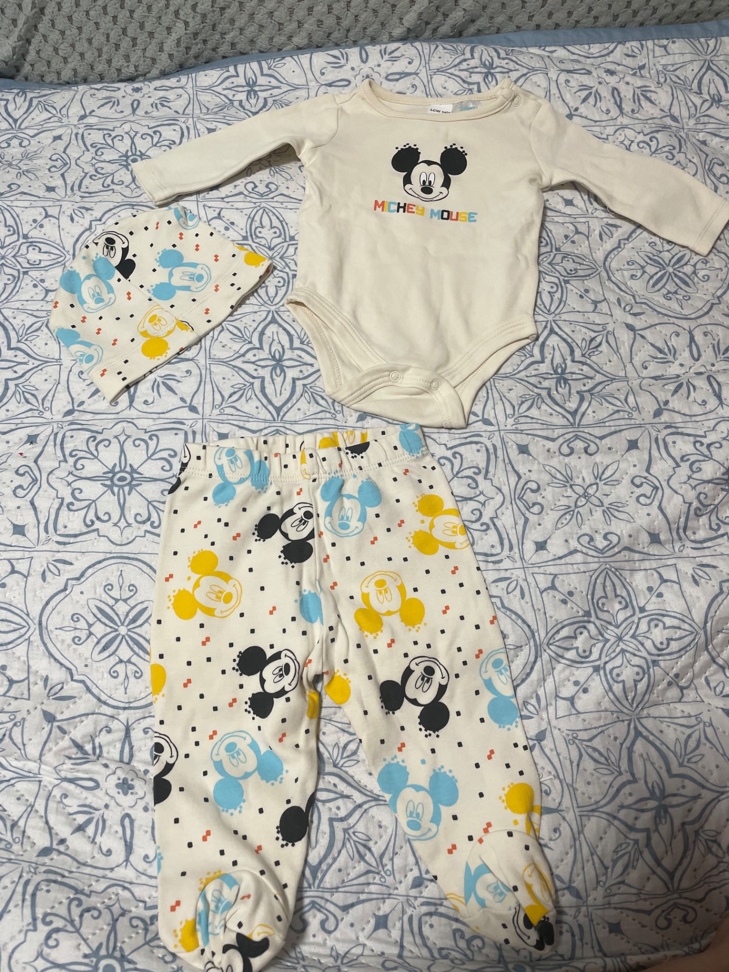 Set , body , pantaloni, căciulă – fotografia 1 din 8