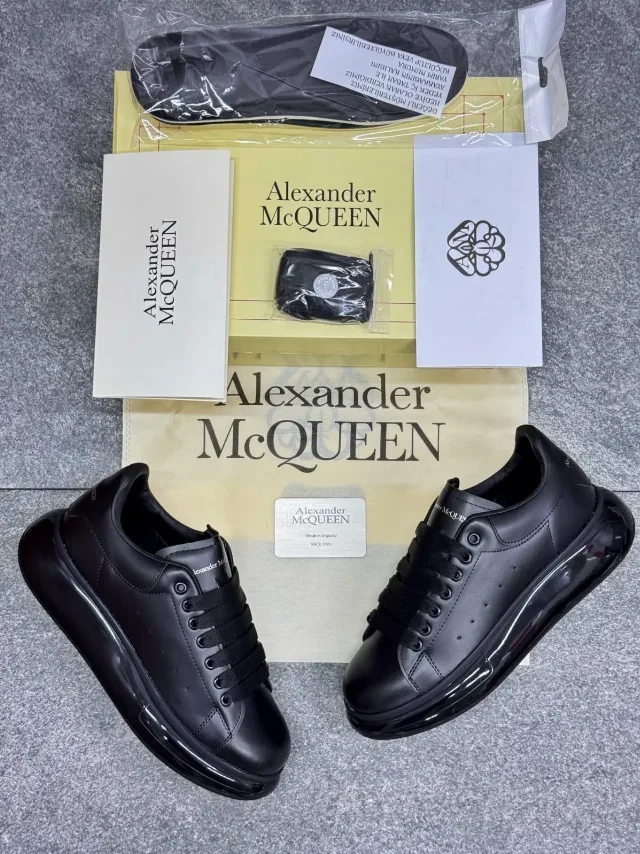 Alexander Mcqueen – Negru cu talpa din perna de aer – fotografia 3 din 3
