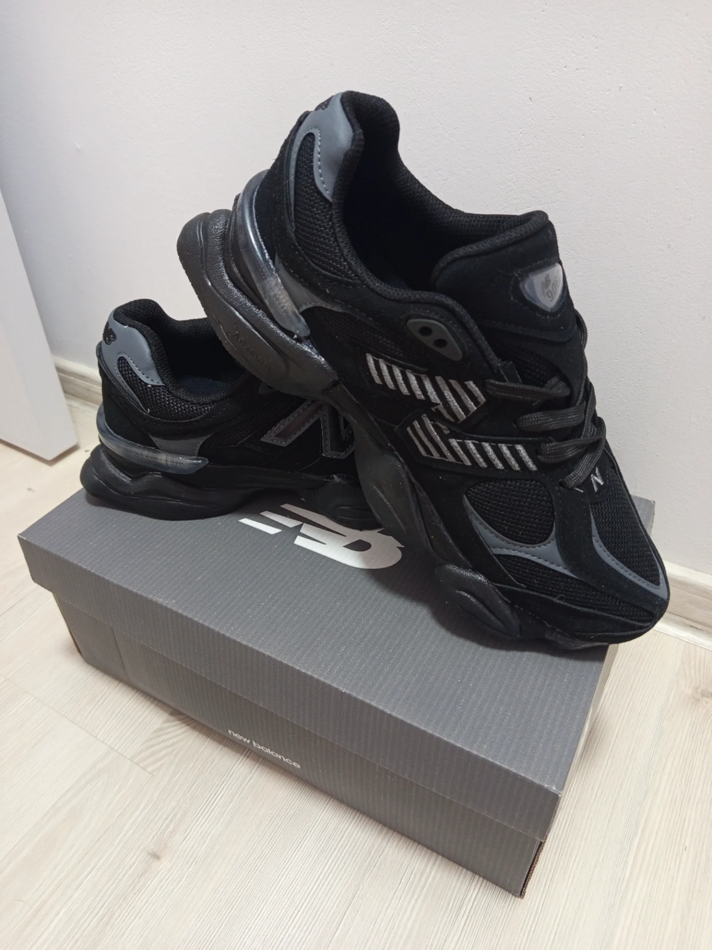 Adidași Newbalance 9060 – fotografia 1 din 6