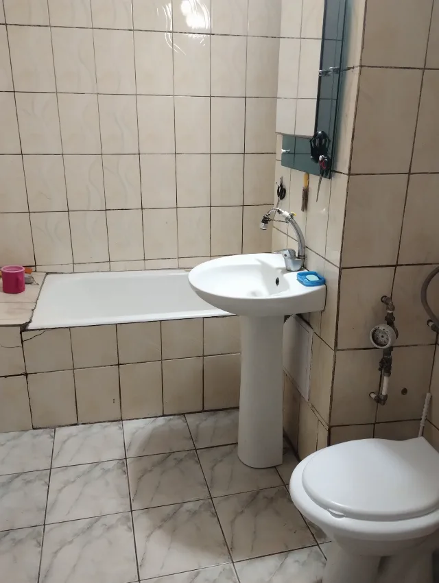 @Vand 70mp ,apartament cu 4 camere decomandat parter balcon 10mp/2mp autorizat,gaze naturale,centrala proprie, scurgere canalizare separata, – fotografia 5 din 5