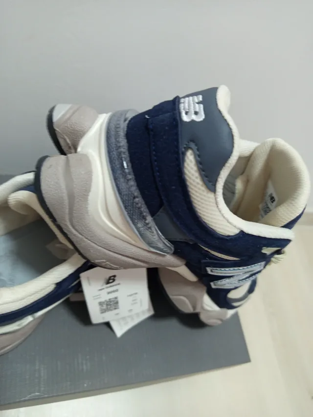 Adidași Newbalance 9060 – fotografia 7 din 7