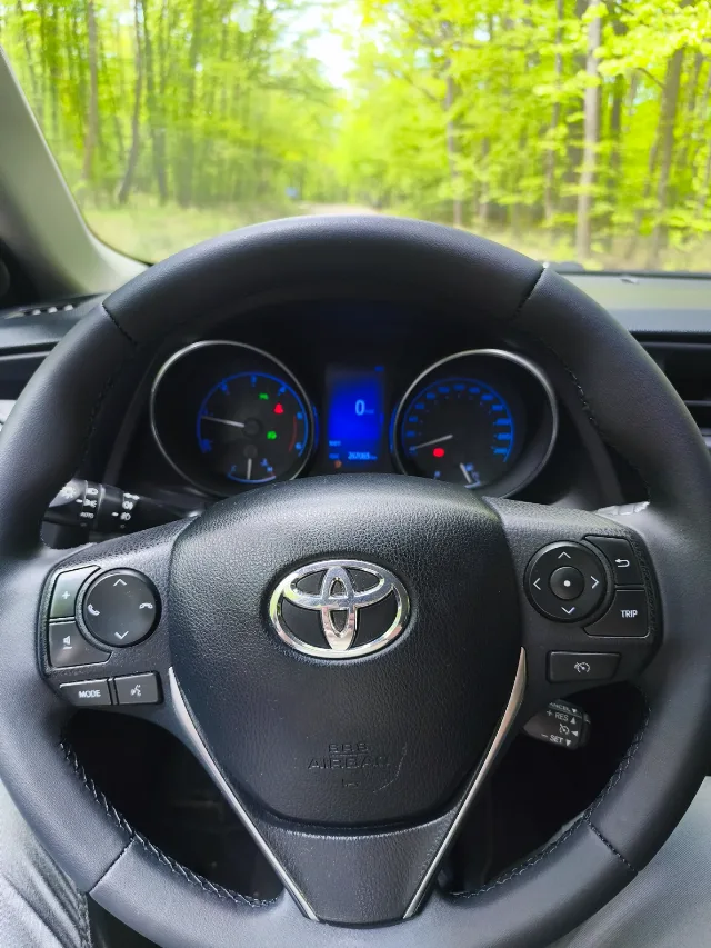Toyota Auris 2015 euro 6 – fotografia 8 din 8