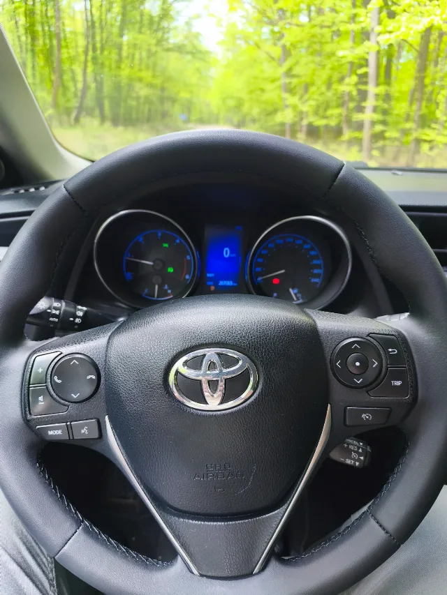 Toyota Auris 2015 euro 6 – fotografia 7 din 8