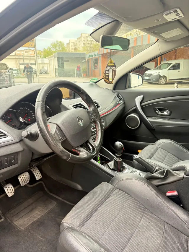 Renault Megane 2012 GT line 1.5 dci 110 cp – fotografia 6 din 7