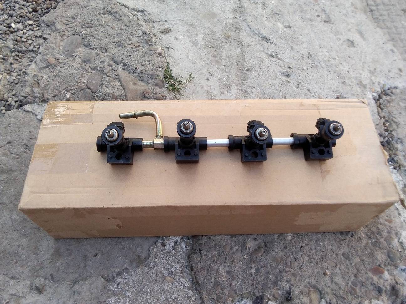 RAMPA INJECTOARE suzuki gsxr 750 K 1 K 2 K 3 – fotografia 4 din 8