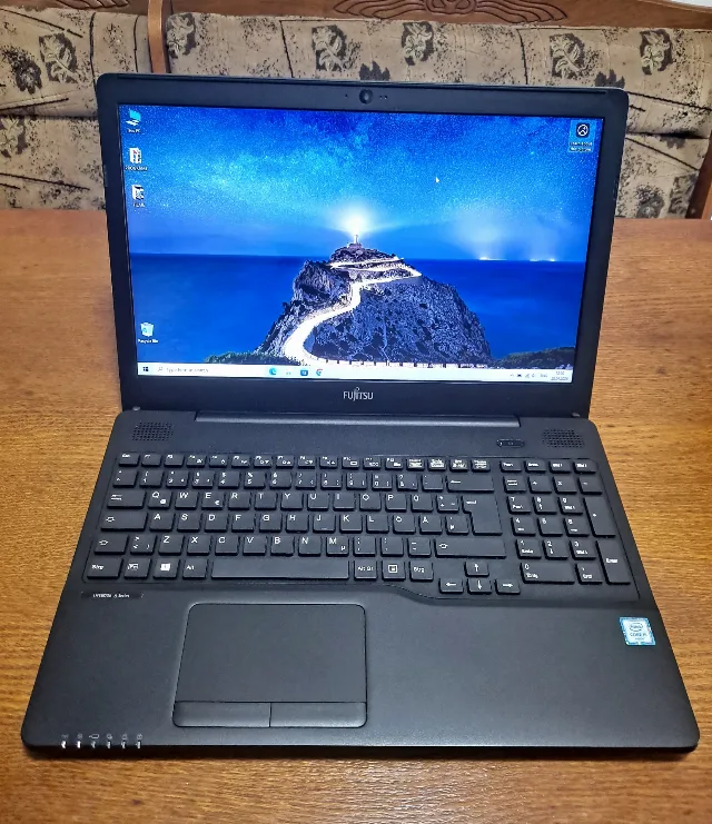 Vand laptop Fujitsu LifeBook A556 / Procesor i5-6200U / 8 GB RAM ( DDR4 ) / SSD 120 GB – Fetesti-Gara, Ialomița