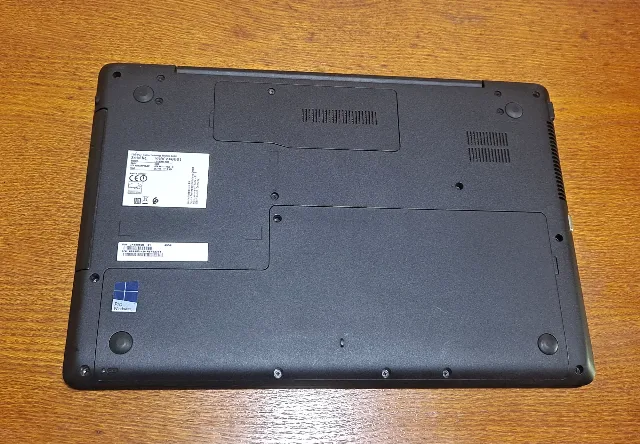 Vand laptop Fujitsu LifeBook A556 / Procesor i5-6200U / 8 GB RAM ( DDR4 ) / SSD 120 GB – fotografia 7 din 8