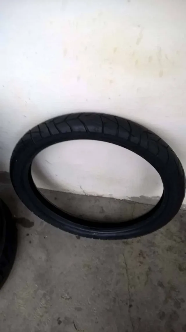 CAUCIUCURI  MOTO – fotografia 3 din 5