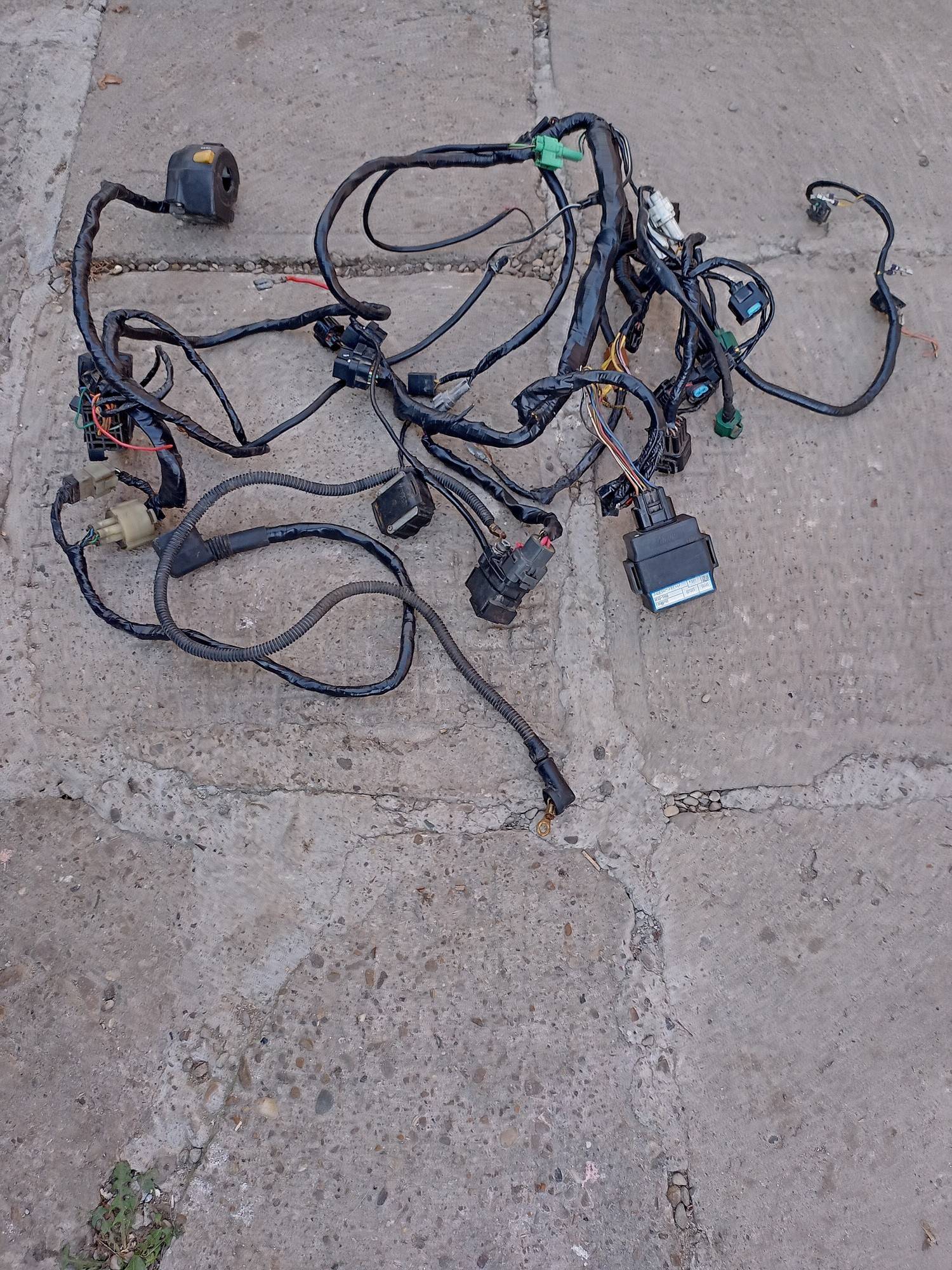 INSTALATIE electrica suzuki gsxr 600 K 1 K 2 K 3 – fotografia 2 din 8