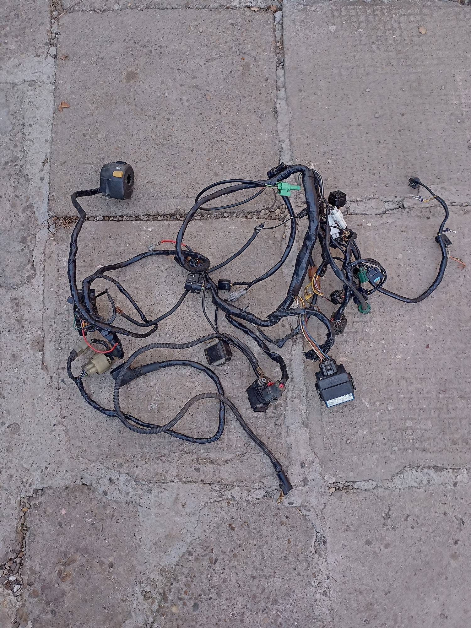 INSTALATIE electrica suzuki gsxr 600 K 1 K 2 K 3 – fotografia 1 din 8