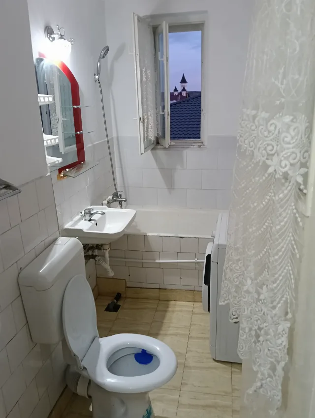 Ofer spre închiriere apartament – fotografia 3 din 8