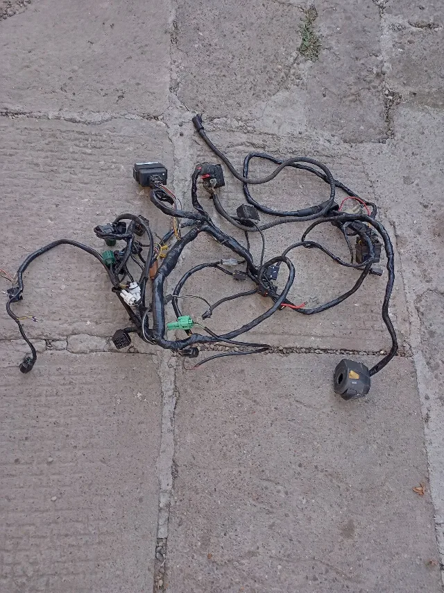 INSTALATIE electrica suzuki gsxr 600 K 1 K 2 K 3 – fotografia 3 din 8