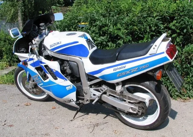 PIESE suzuki gsxr 750 / ulei / lichid – fotografia 6 din 8
