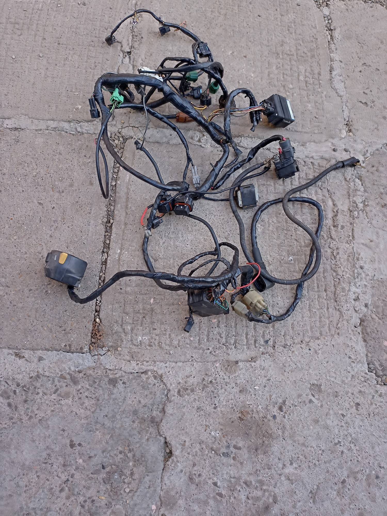 INSTALATIE electrica suzuki gsxr 600 K 1 K 2 K 3 – fotografia 4 din 8