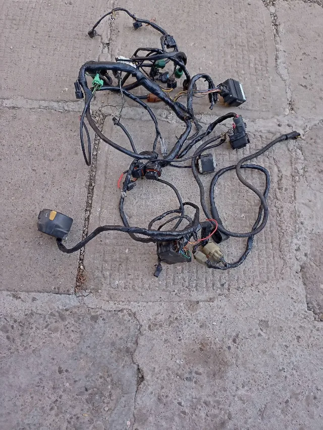 INSTALATIE electrica suzuki gsxr 600 K 1 K 2 K 3 – fotografia 4 din 8