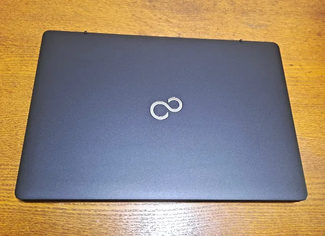 Vand laptop Fujitsu LifeBook A556 / Procesor i5-6200U / 8 GB RAM ( DDR4 ) / SSD 120 GB – fotografia 5 din 8