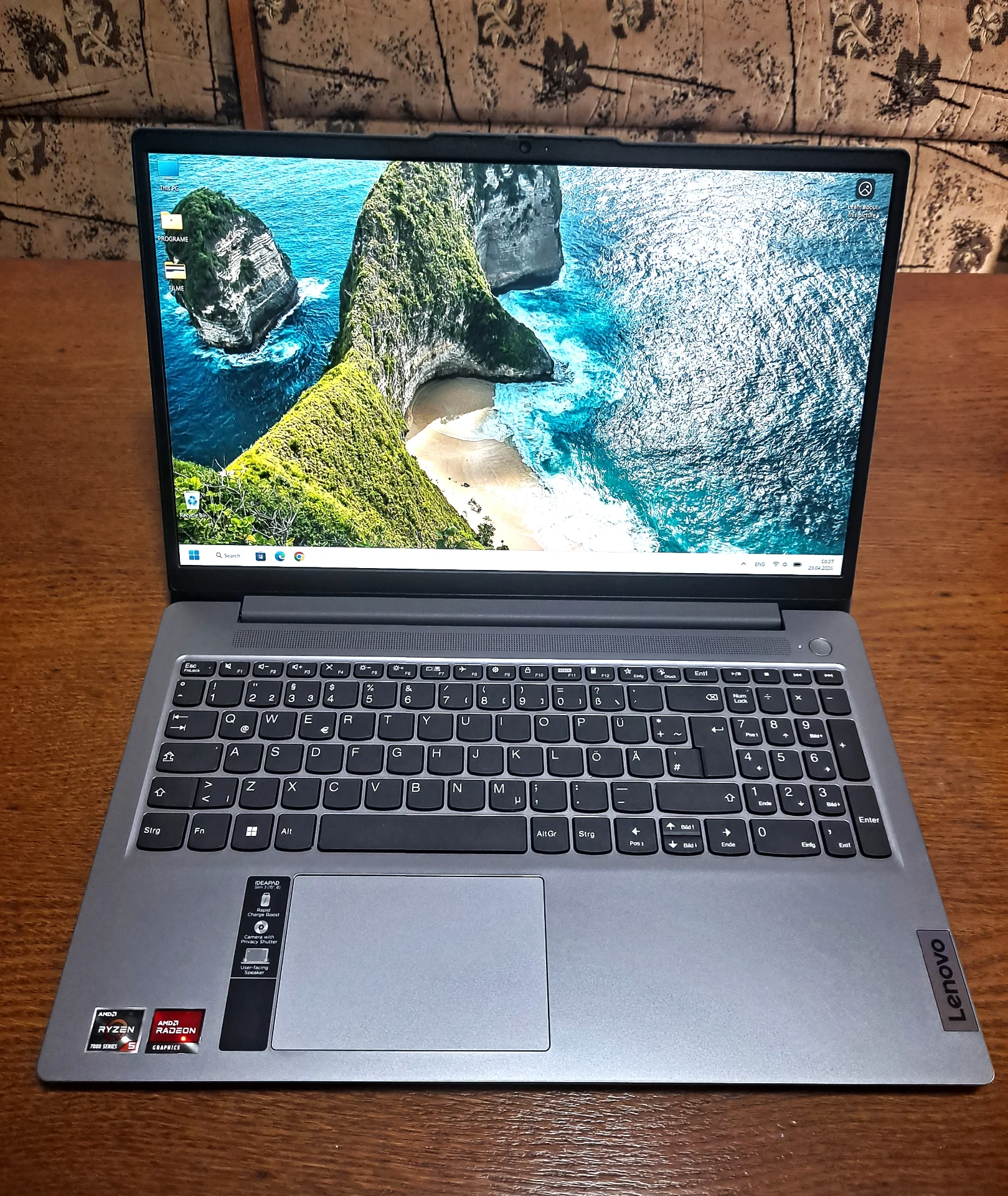 Vand laptop Lenovo IdeaPad Slim 3--AMD RyzenTM 5 7520U-4.3GHz--8 GB RAM DDR5--512GB SSD – fotografia 1 din 8