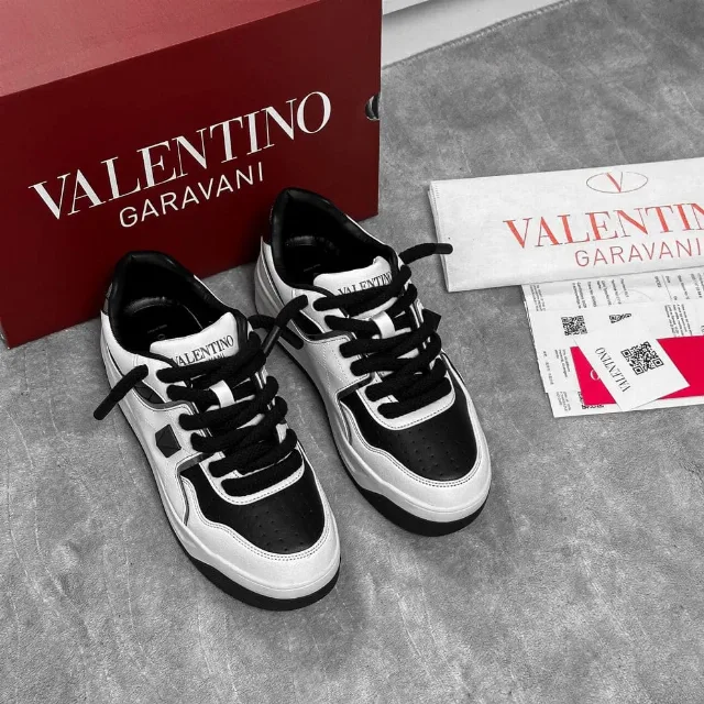 Valentino Garavani Alb & Negru – fotografia 5 din 6