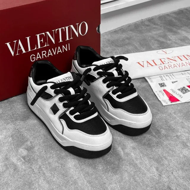 Valentino Garavani Alb & Negru – fotografia 4 din 6