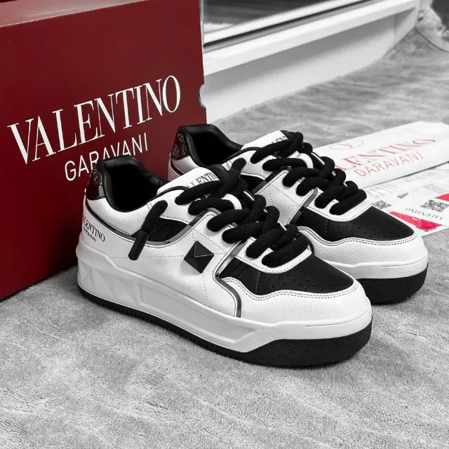 Valentino Garavani Alb & Negru – fotografia 3 din 6
